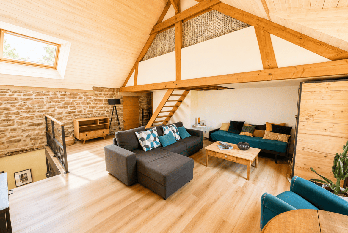 Maison de charme en pierre 7 pièces avec dépendance -atelier – four a pains et puits