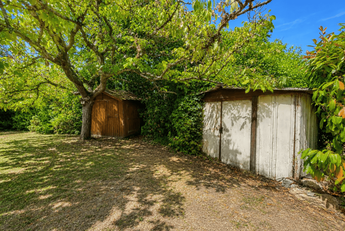 SAINT-ARMEL – Maison en pierre à 100 m à pied de la plage et de la mer – Grand Jardin