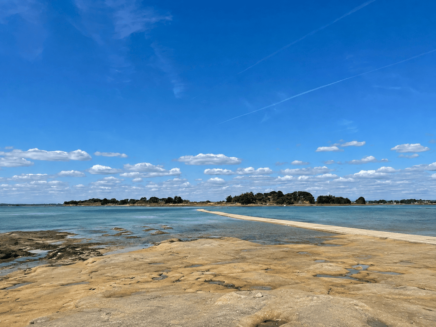 SAINT-ARMEL – Maison en pierre à 100 m à pied de la plage et de la mer – Grand Jardin