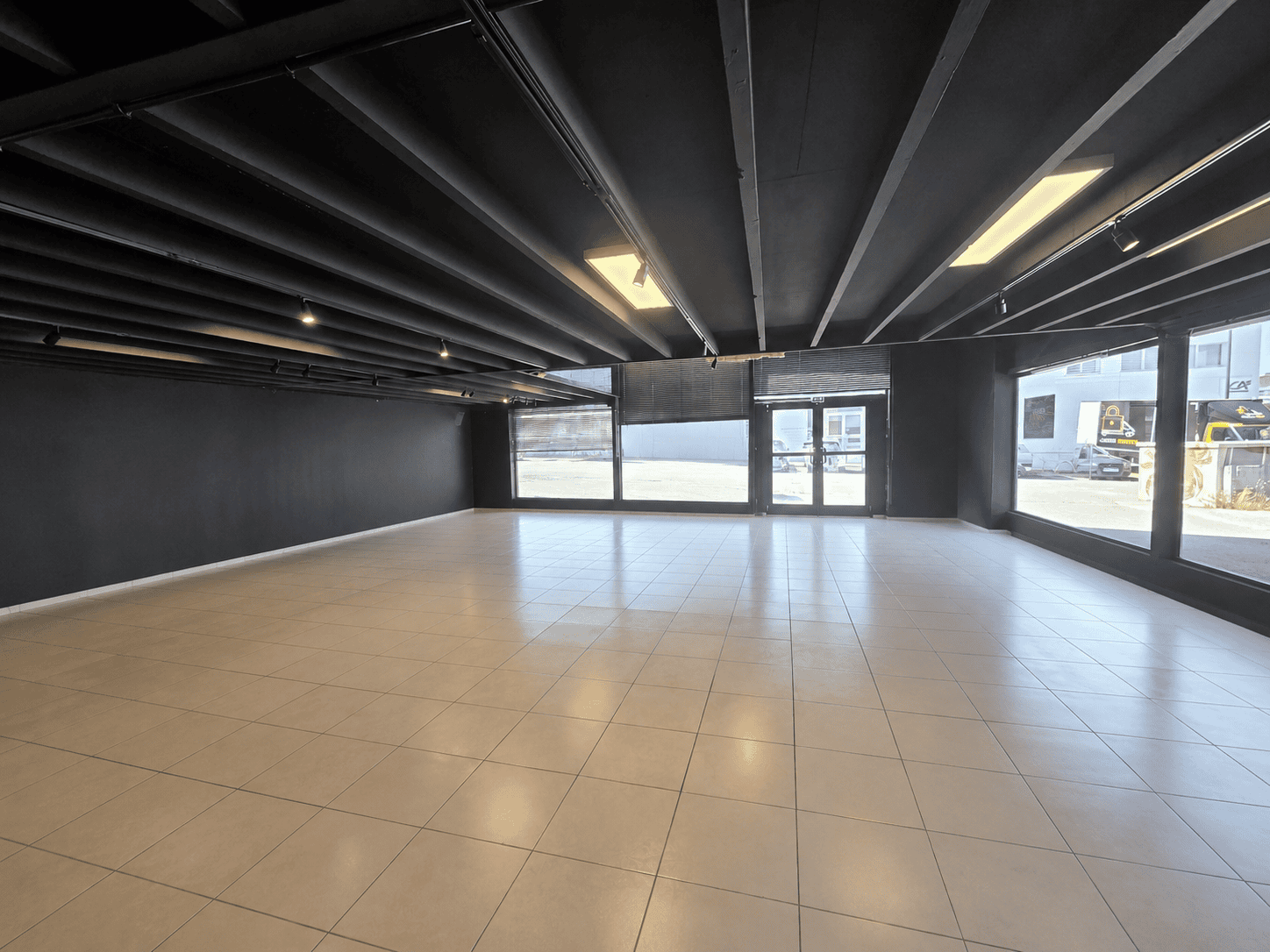 zh-entreprise-et-commerce-local-activite-a-louer-vannes (1) A louer Local commercial 400 m²