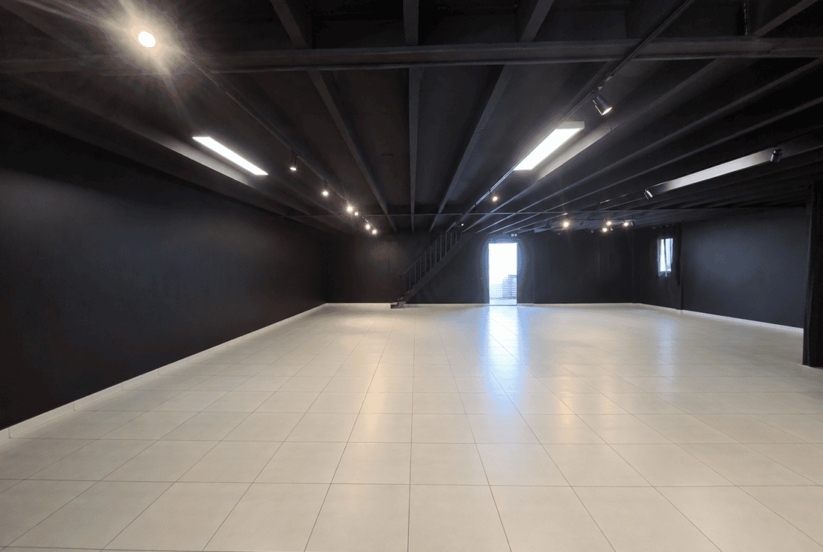 A louer Local commercial 400 m²