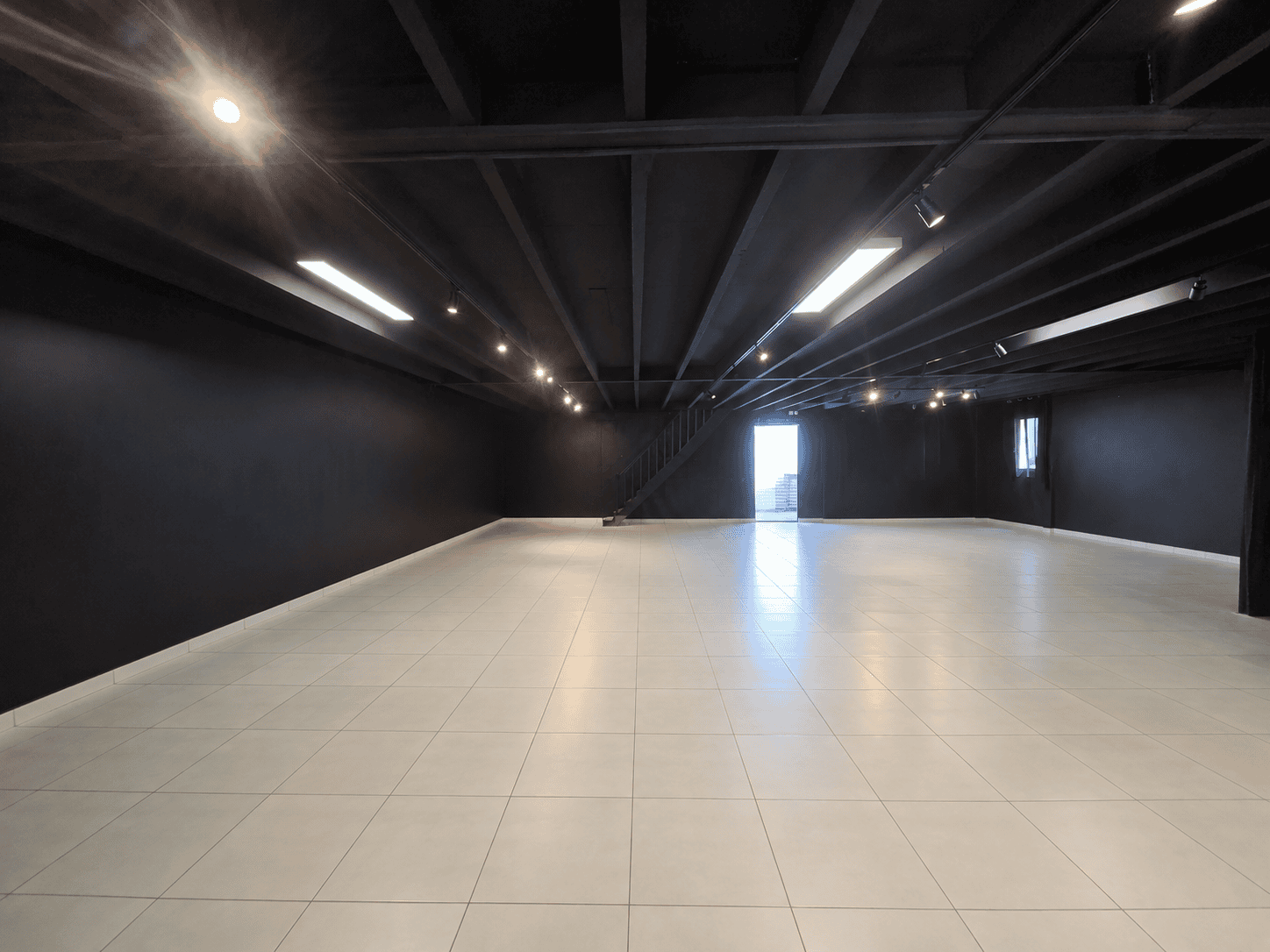 zh-entreprise-et-commerce-local-activite-a-louer-vannes (3) A louer Local commercial 400 m²