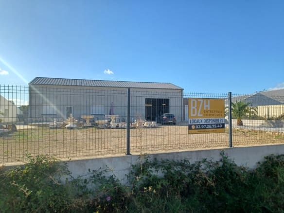 A VENDRE – LOCAL D’ACTIVITE 290 m2 – MERLEVENEZ