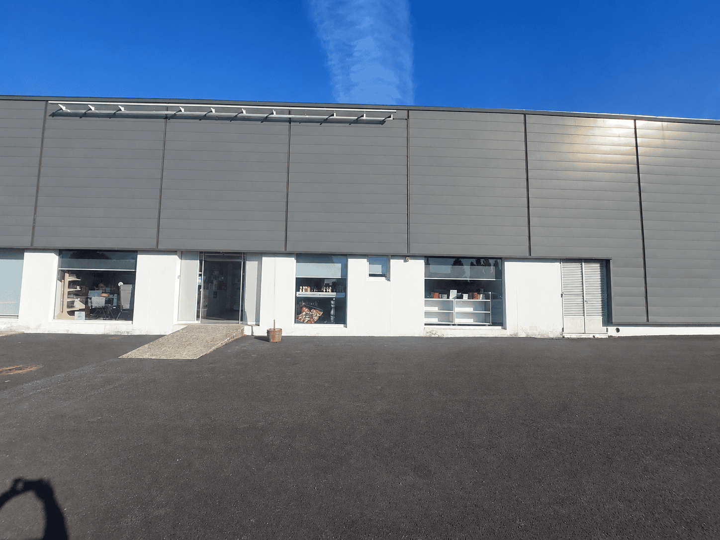 1.1 A LOUER – LOCAL COMMERCIAL 1 000 m² – LANGUIDIC