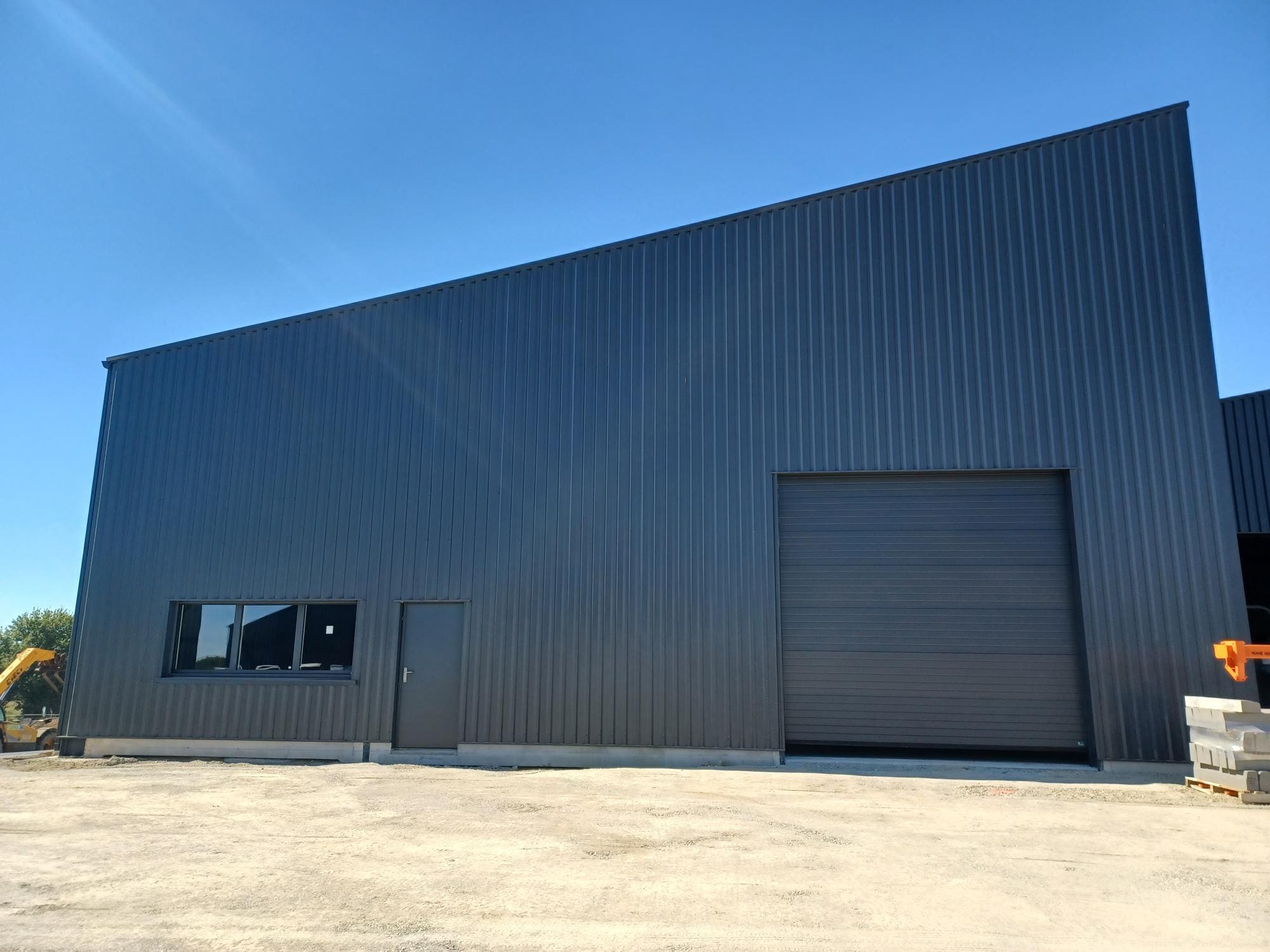 1 A LOUER – LOCAL D’ACTIVITE 400 m2 – LORIENT