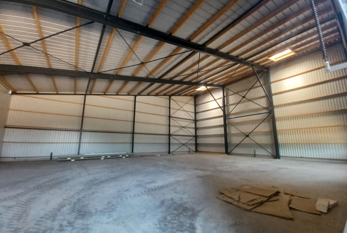 A LOUER – LOCAL D’ACTIVITE 800 m² – SECTEUR LORIENT