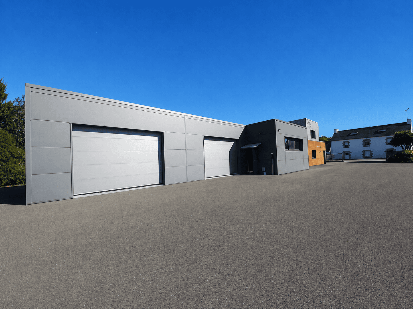 A LOUER – LOCAL D’ACTIVITE 450 m² – INZINZAC-LOCHRIST