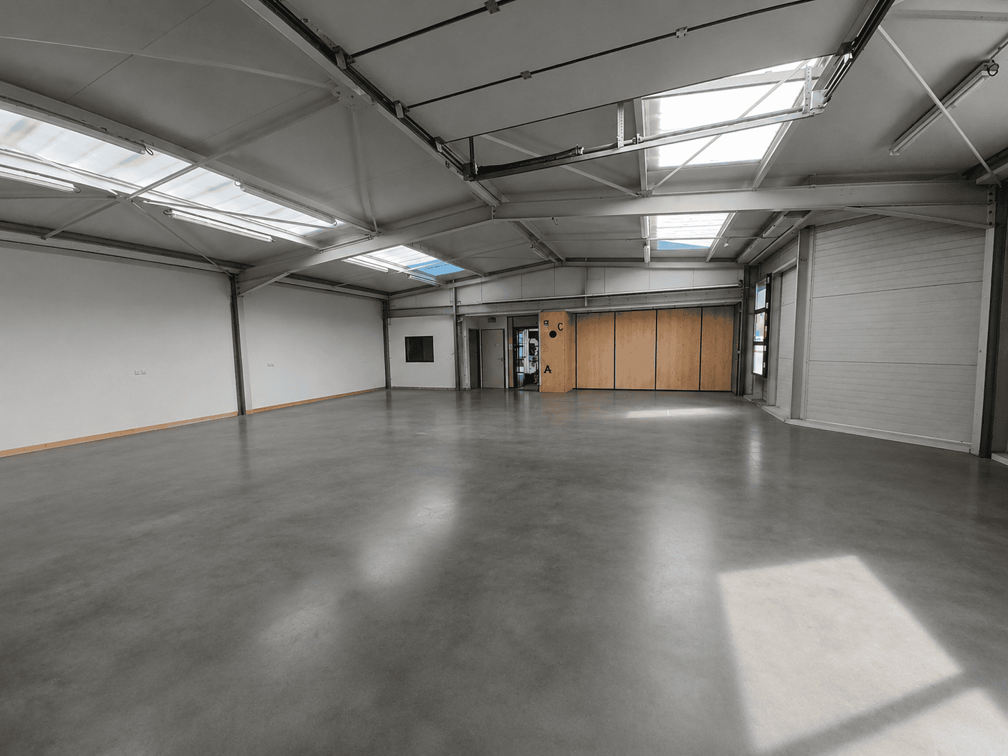 A LOUER – LOCAL D’ACTIVITE 450 m² – INZINZAC-LOCHRIST