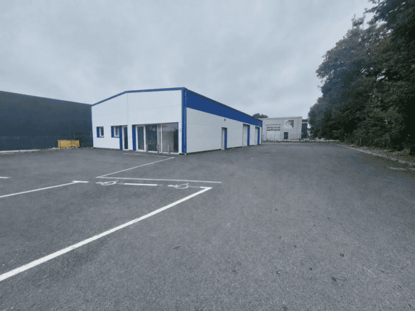 A LOUER – LOCAL 276 m² – LANGUIDIC