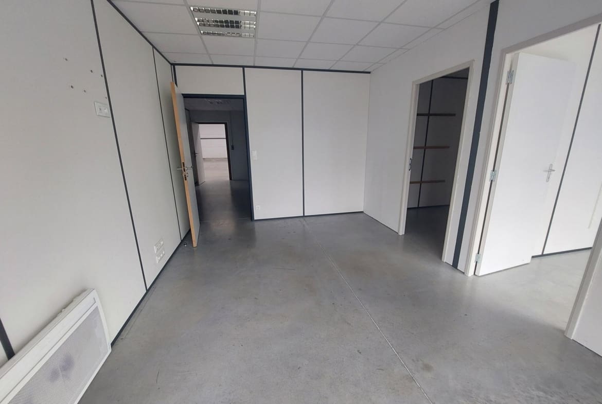 A LOUER – LOCAL 276 m² – LANGUIDIC