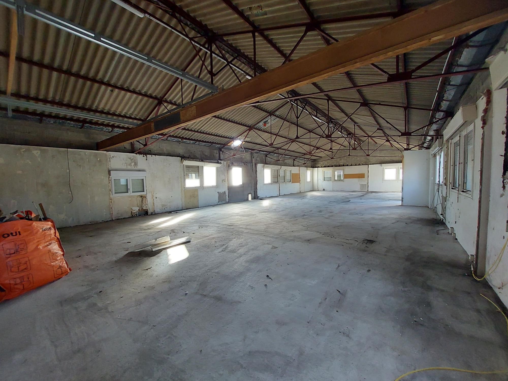 bzh-entreprise-et-commerce-local-activite-location-caudan (2) A LOUER – LOCAL D ACTIVITE – 250 m² – CAUDAN