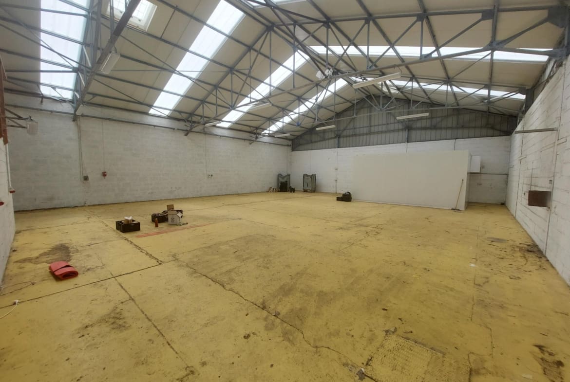 A LOUER – 300 m² – LORIENT LA BASE
