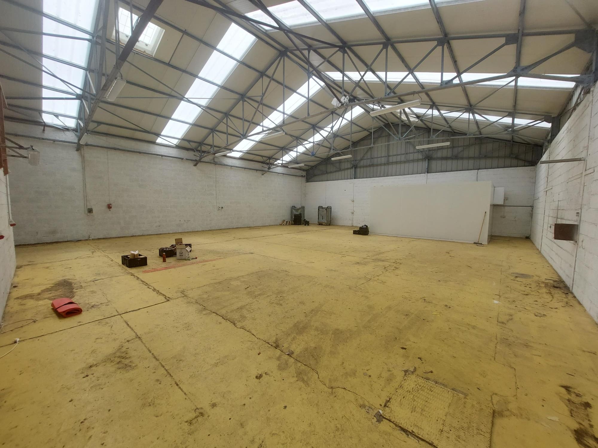 bzh-entreprise-et-commerce-local-activite-location-lorient A LOUER – 300 m² – LORIENT LA BASE