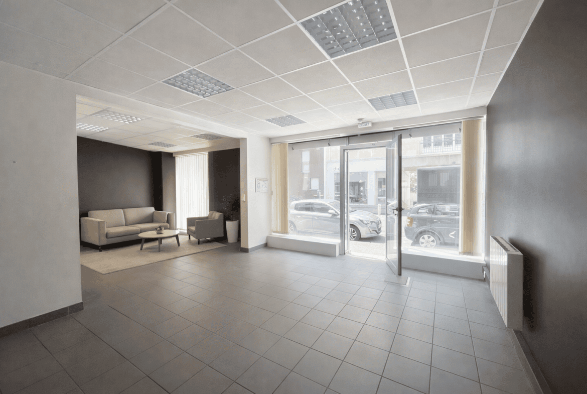 VANNES CENTRE / À LOUER / LOCAL COMMERCIAL 79 M² / FORT POTENTIEL D’AMÉNAGEMENT