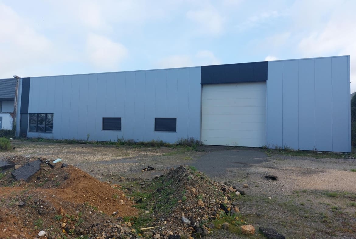 LOCAL D ACTIVITE – A LOUER – LORIENT