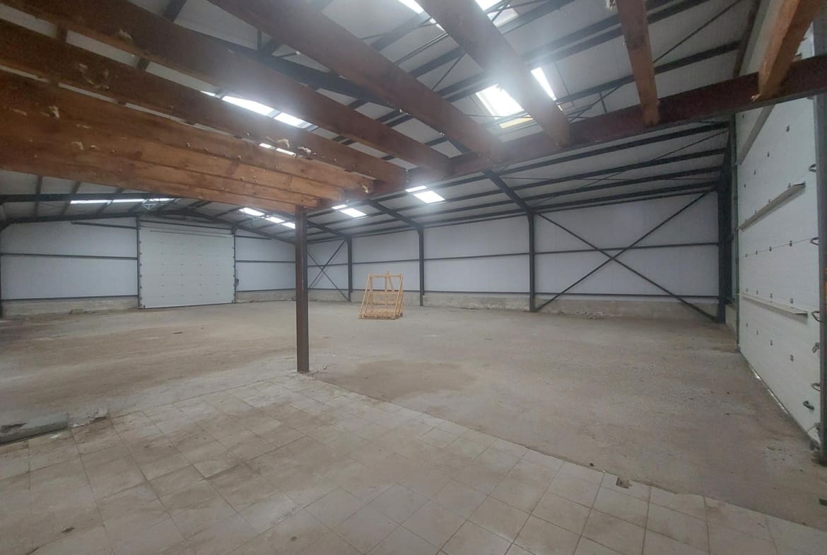 LOCAL D ACTIVITE – A LOUER – LORIENT
