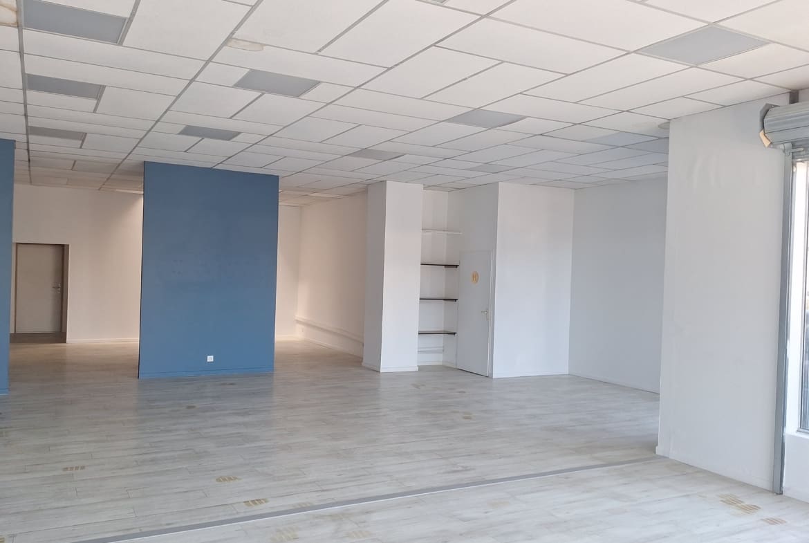 A LOUER – LOCAL COMMERCIAL 120 m² – VANNES