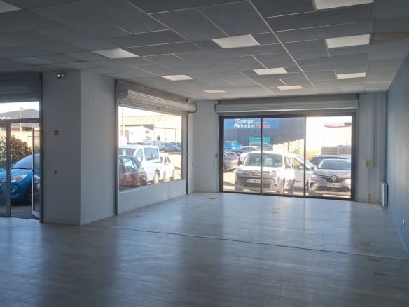 A LOUER – LOCAL COMMERCIAL 120 m² – VANNES