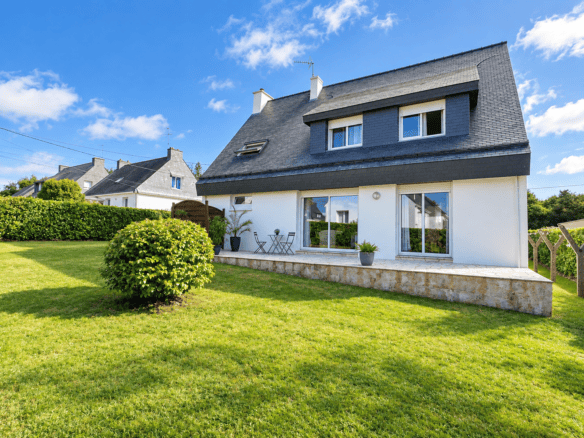 Maison Saint Ave – 4 chambres – garage- gare- hôpital – 851 m² de terrain