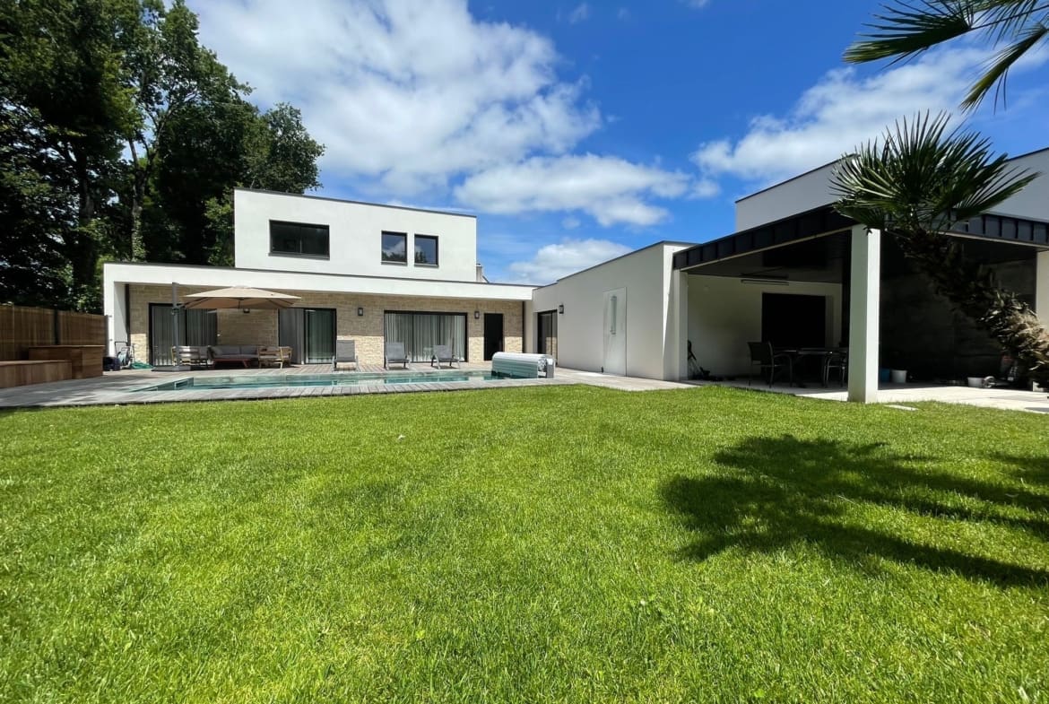Maison Saint Ave 7 pièce(s) 222.83 m²