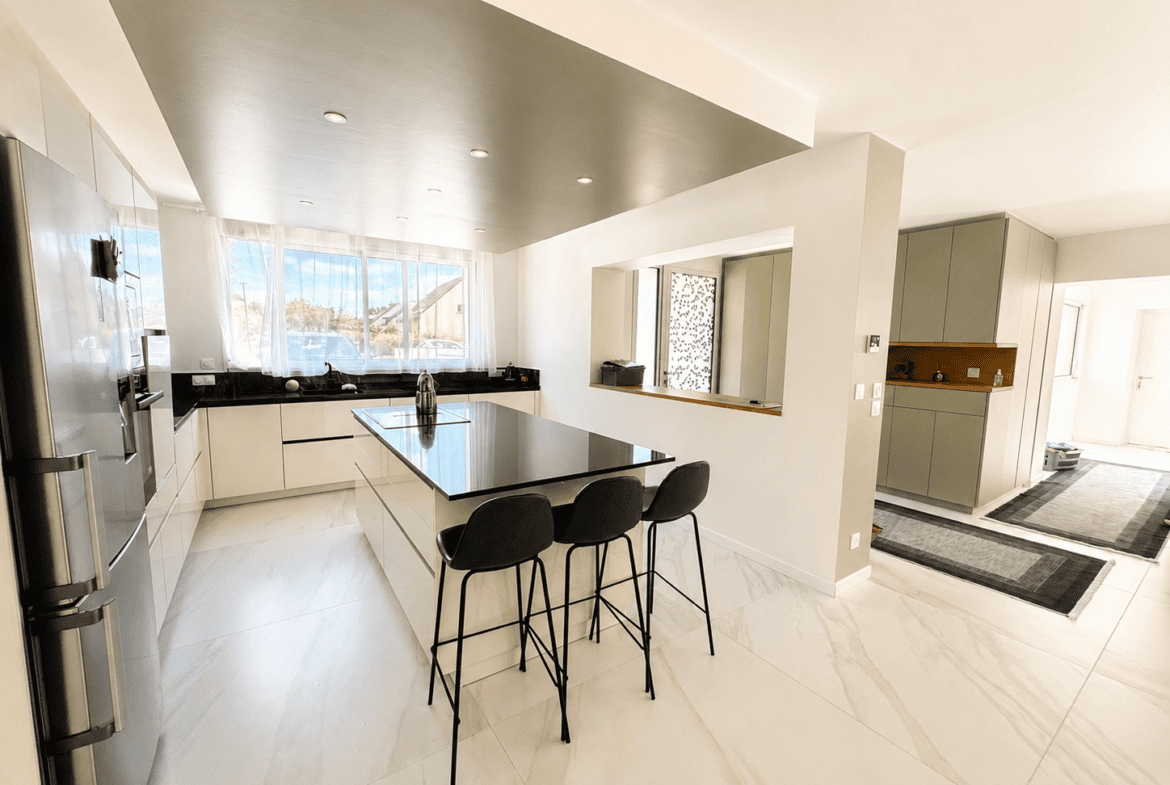 Maison Saint Ave 7 pièce(s) 222.83 m²