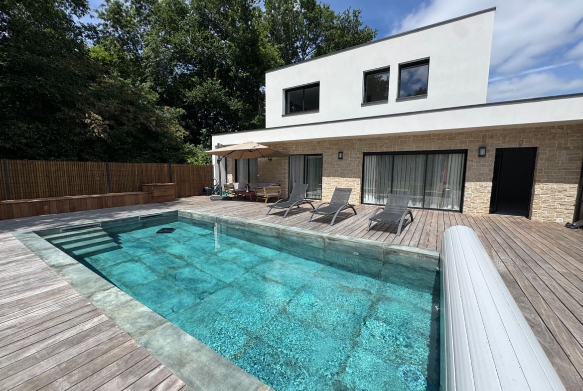 Maison Saint Ave 7 pièce(s) 222.83 m²
