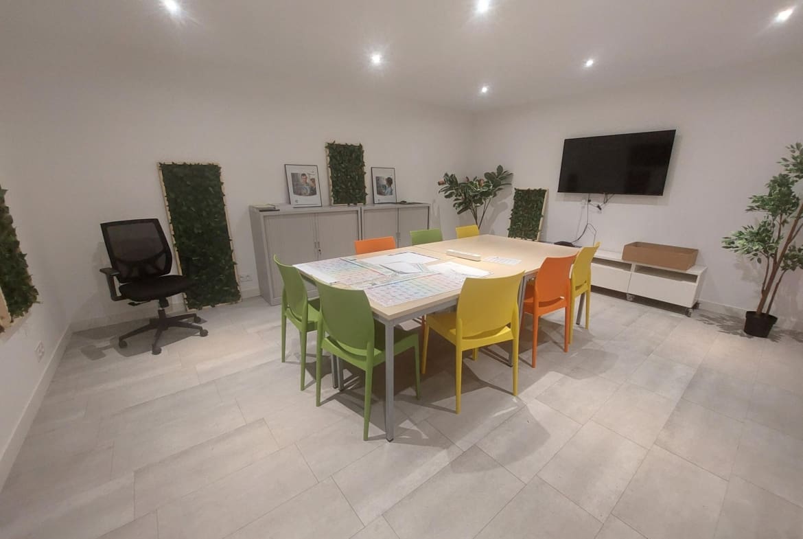 A LOUER – LOCAL D ACTIVITE 240 m² – SECTEUR LORIENT