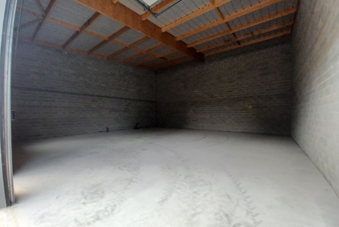 A LOUER – LOCAL D’ACTIVITE 160 m² – CLEGUER