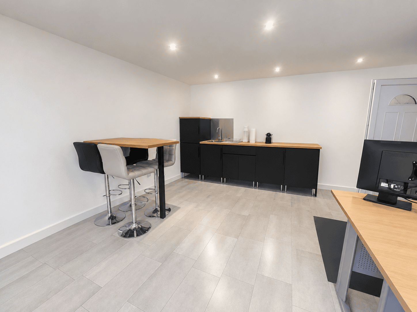 A LOUER – LOCAL D ACTIVITE 240 m² – SECTEUR LORIENT