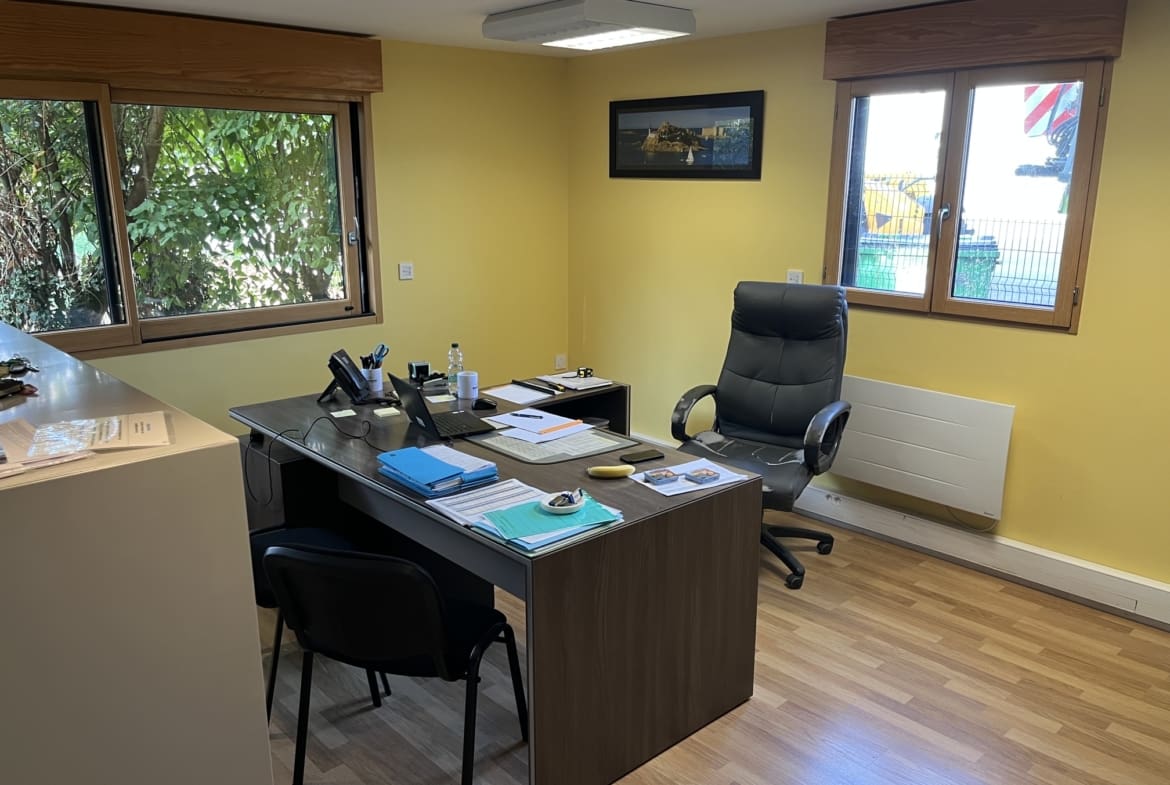 A LOUER LOCAL D’ACTIVITE 725 m² QUESTEMBERT