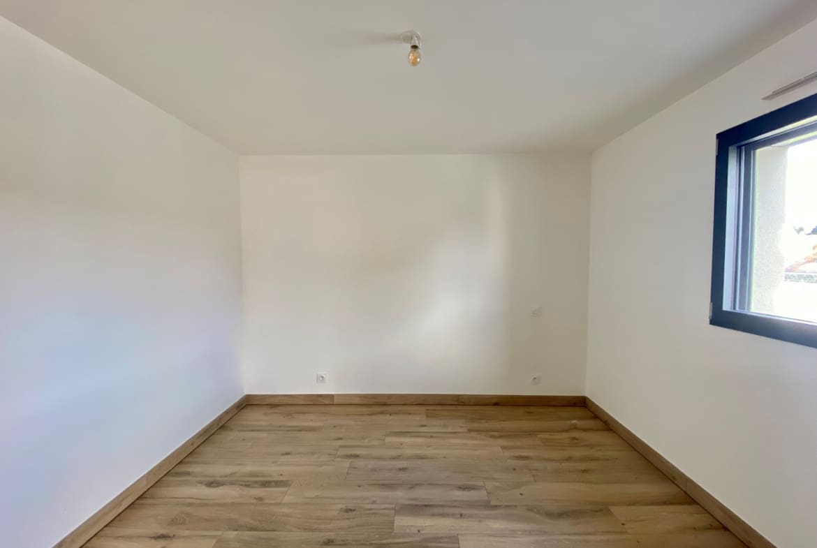 A LOUER – CENTRE-VILLE – SAINT-AVE – MAISON T5 – 133.7M²