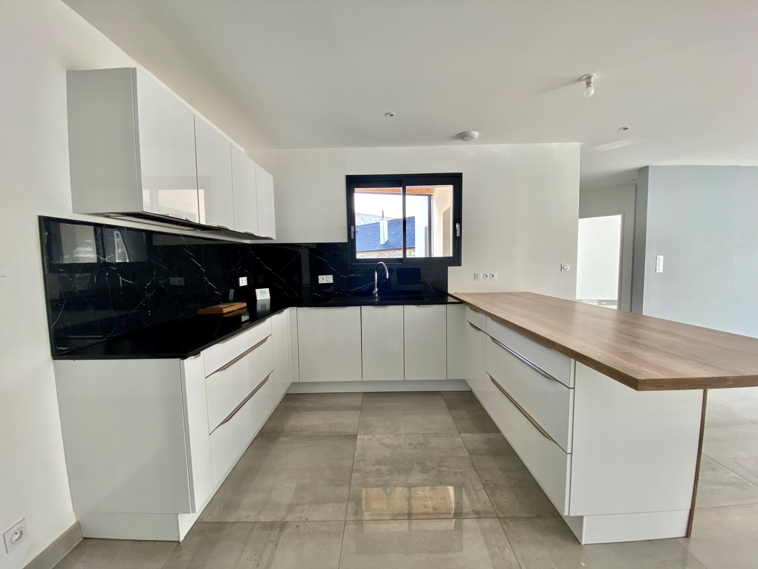 A LOUER – CENTRE-VILLE – SAINT-AVE – MAISON T5 – 133.7M²