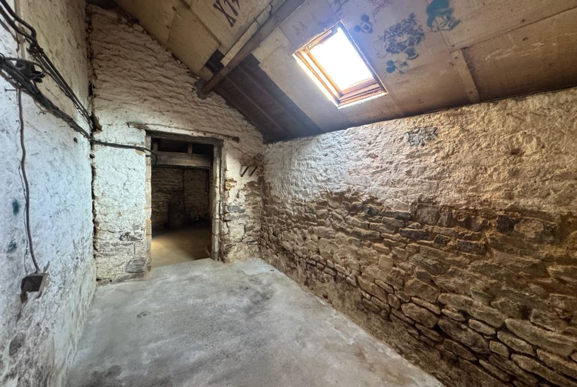 Maison Saint Ave 94.58 m² -maison avec travaux – double garages – gare de vannes et hôpital