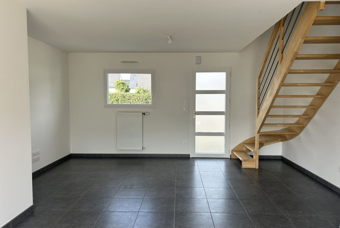 A LOUER – MAISON F 5 – 101.6 m² – SURZUR