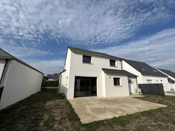 A LOUER – MAISON F 5 – 101.6 m² – SURZUR