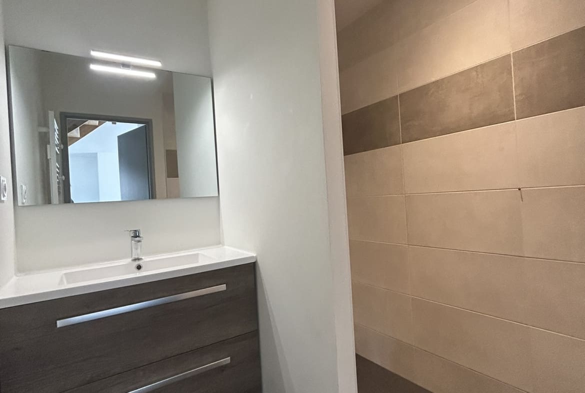 A LOUER – MAISON F 5 – 101.6 m² – SURZUR