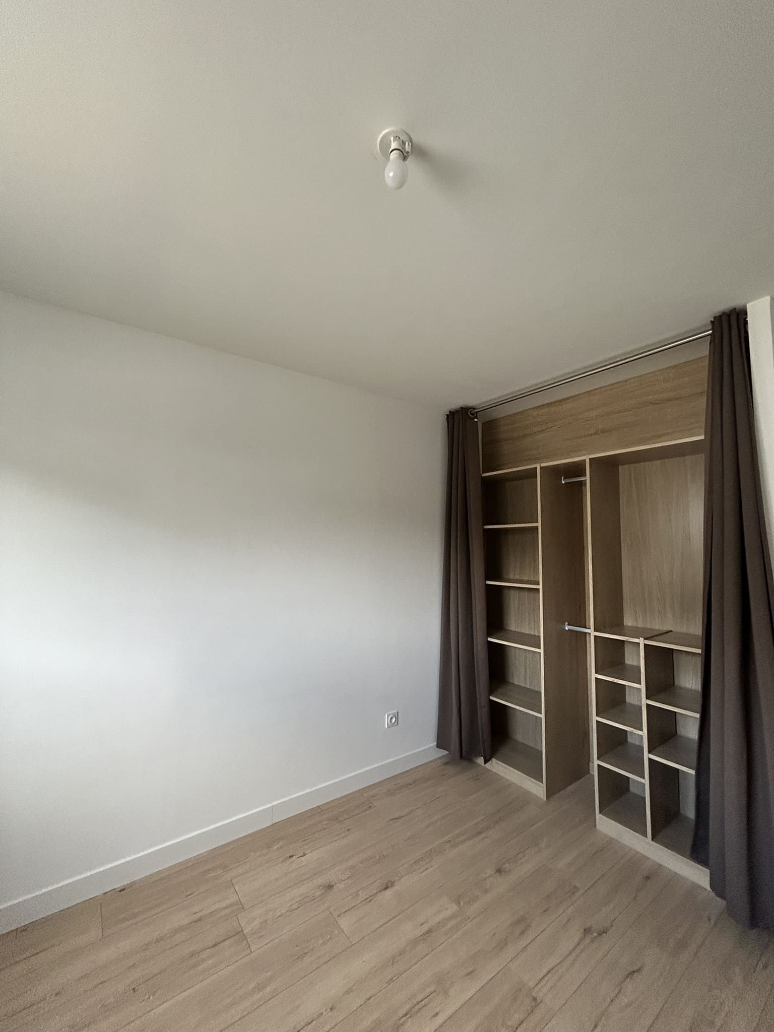 A LOUER – MAISON F 5 – 101.6 m² – SURZUR