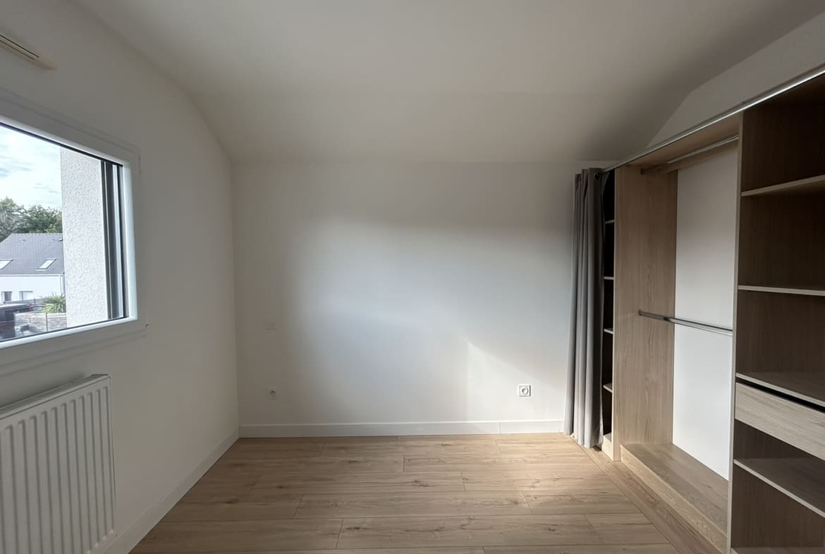 A LOUER – MAISON F 5 – 101.6 m² – SURZUR