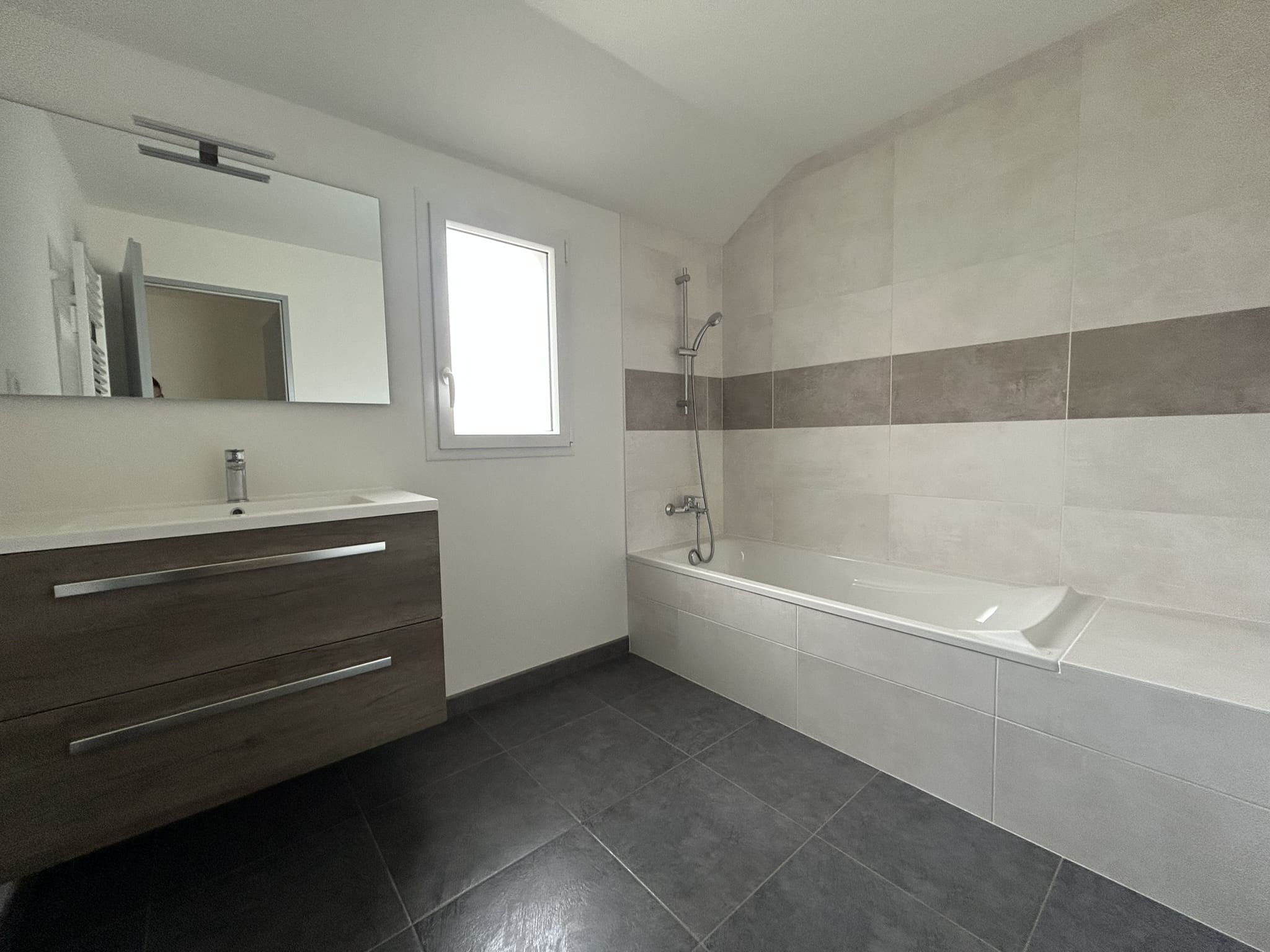 A LOUER – MAISON F 5 – 101.6 m² – SURZUR