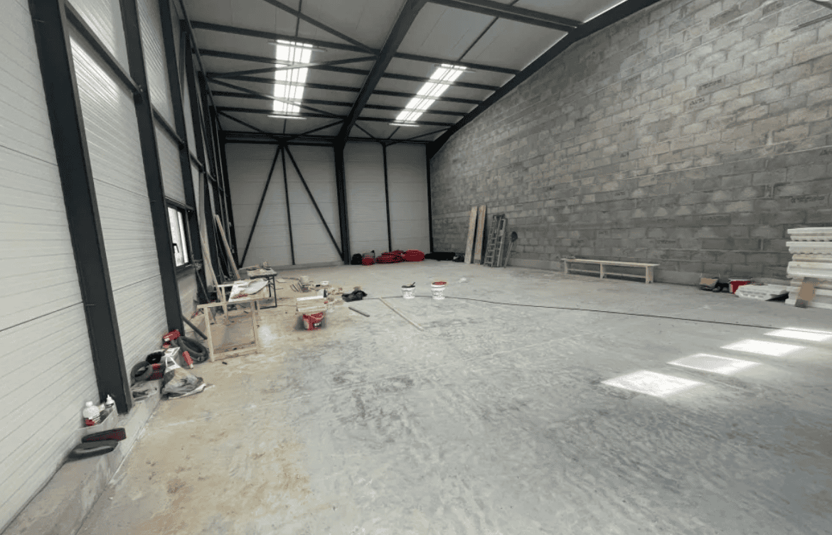 A LOUER – LOCAL D’ACTIVITE – QUIMPERLE- 198 m²