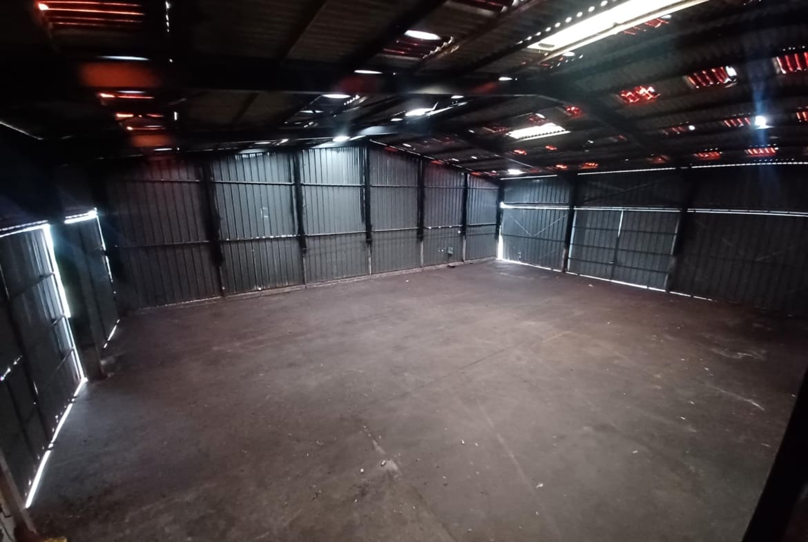 A LOUER – LOCAL D ACTIVITE 1500 m² – QUIMPERLE