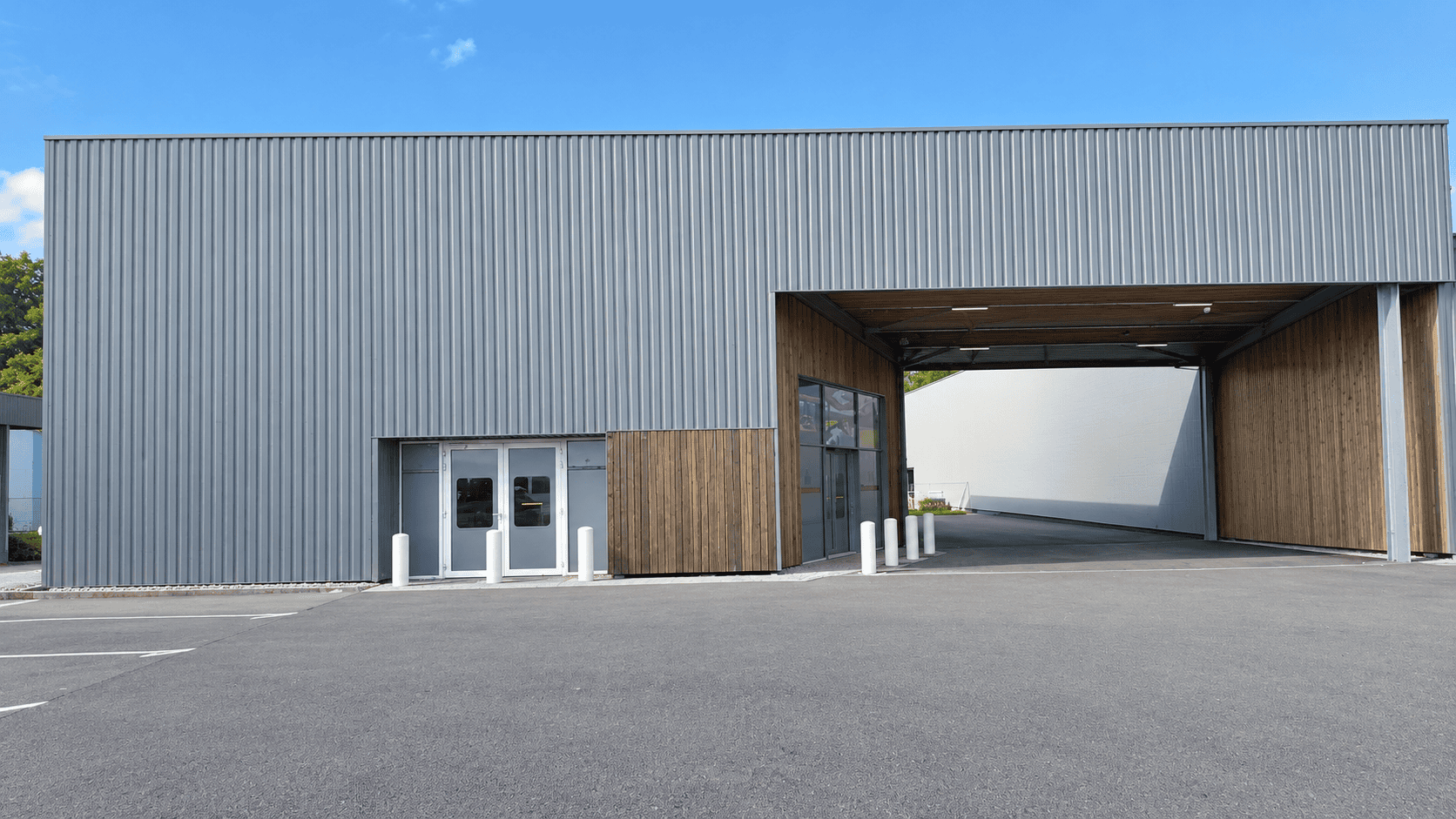 bzh-entreprise-et-commerce-local-ativite-location-questembert (2) A LOUER – LOCAL COMMERCIAL 334 m² – QUESTEMBERT