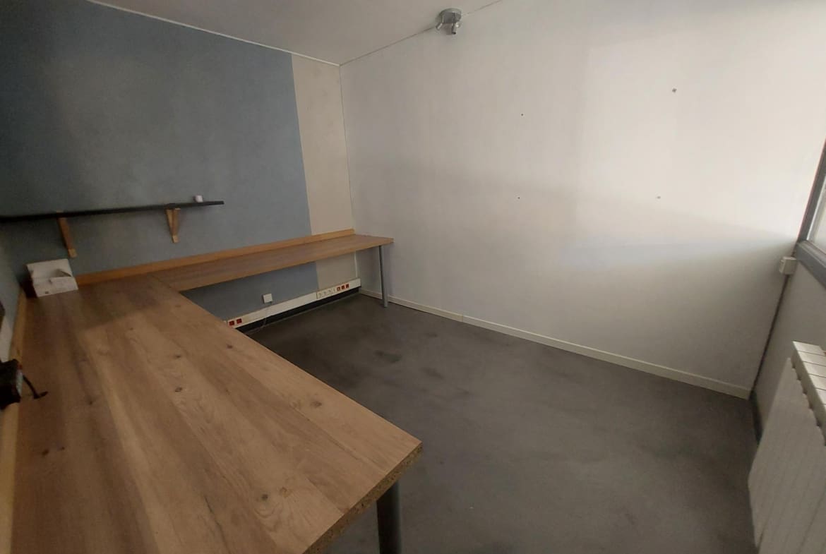 A LOUER – LOCAL D ACTIVITE 140 m² – SECTEUR LORIENT