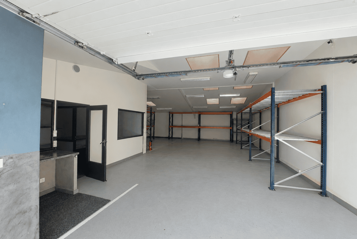 A LOUER – LOCAL D ACTIVITE 140 m² – SECTEUR LORIENT