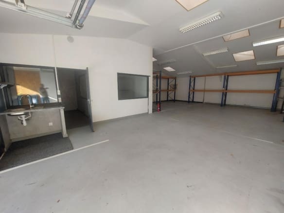 A LOUER – LOCAL D ACTIVITE 140 m² – SECTEUR LORIENT