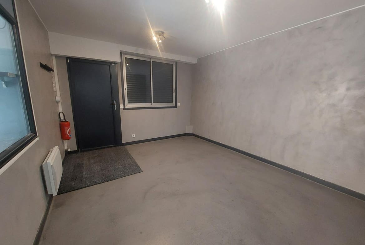 A LOUER – LOCAL D ACTIVITE 140 m² – SECTEUR LORIENT