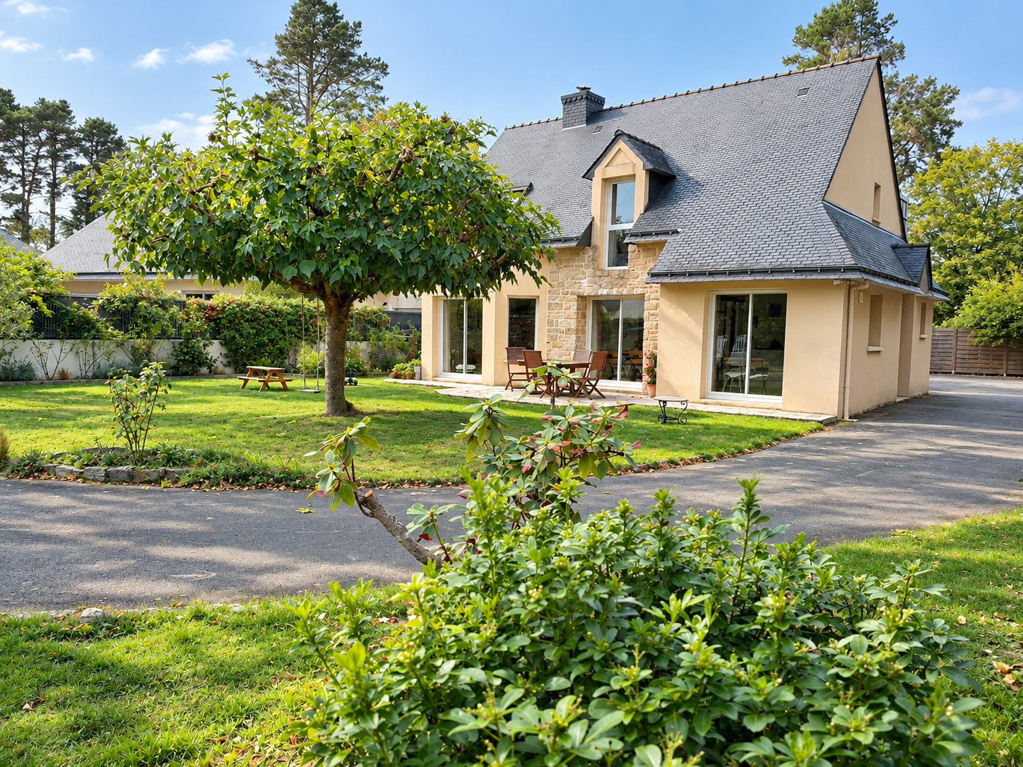 bzh-habitation-maison-sene-a-vendre (3) Maison SENE 7 pièce(s) 134.26 m² – double garage – jardin clos de 715 m²
