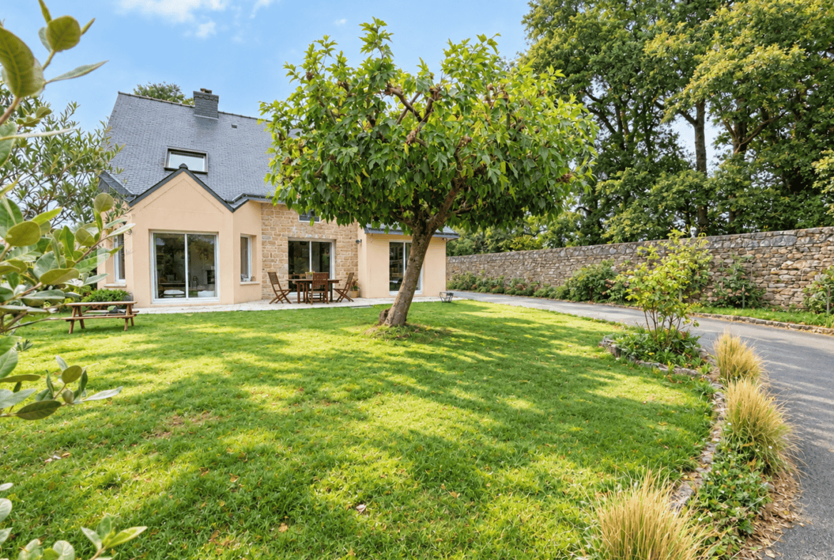 Maison SENE 7 pièce(s) 134.26 m² – double garage – jardin clos de 715 m²