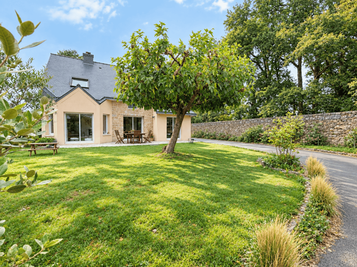 bzh-habitation-maison-sene-a-vendre (5) Maison SENE 7 pièce(s) 134.26 m² – double garage – jardin clos de 715 m²