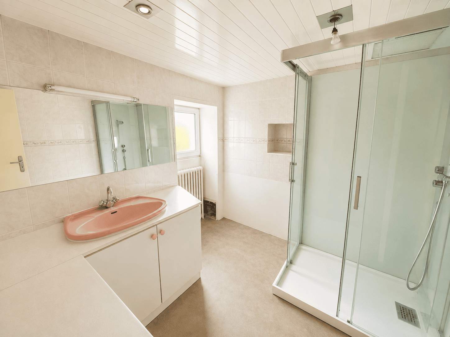 i Maison Saint Ave 94.58 m² -maison avec travaux – double garages – gare de vannes et hôpital